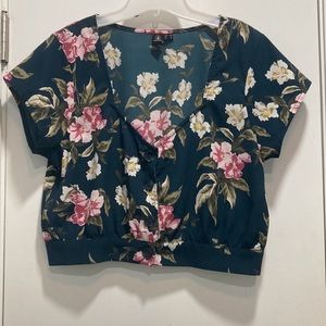 Cropped shirt, dark greenish, blueish